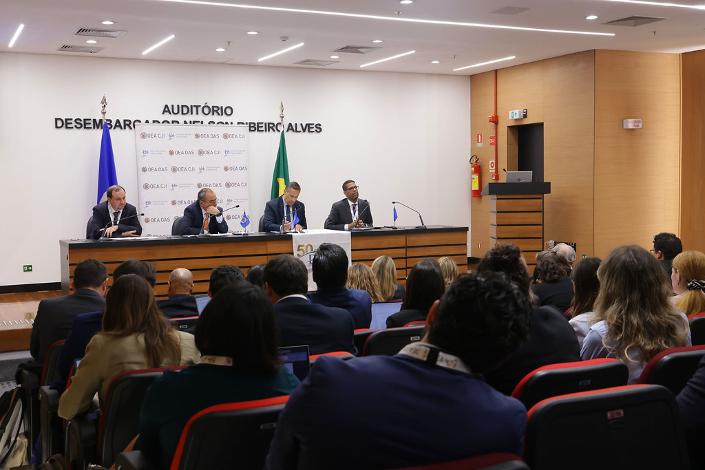 🎓 50º CURSO DE DERECHO INTERNACIONAL

◻️ Ceremonia de Inauguración
📆 4 de agosto de 2025
📍 Auditório Desembargador Nelson Ribeiro Alves, Rio de Janeiro/RJ
📸 Jenifer Santos <a href="/emerjoficial/">EMERJ</a>

#DerechoInternacional #curso #cursorio #OEA #OAS #EMERJ #50Curso