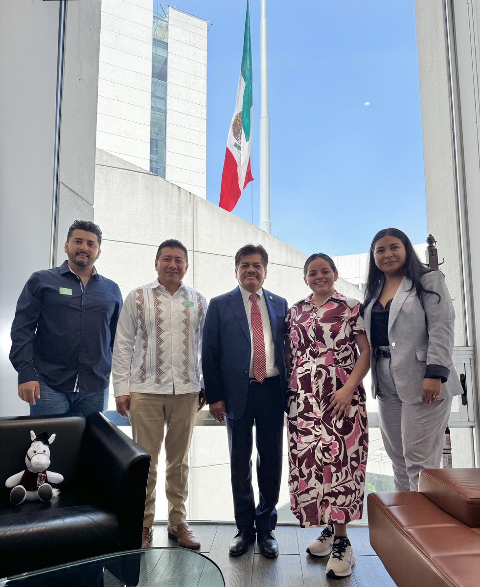 Francisco Chíguil (@fchiguil) on Twitter photo Recibí en el <a href="/senadomexicano/">Senado de México</a> la visita de los regidores <a href="/JesusPoolMoo/">Jesús Pool Moo</a> y Naty Méndez, del Municipio de Benito Juárez, del Estado de Quintana Roo, así como a Karen Zúñiga y Richard Rubio.
Mujeres y hombres comprometidos con el bienestar del pueblo y con la construcción del segundo Recibí en el <a href="/senadomexicano/">Senado de México</a> la visita de los regidores <a href="/JesusPoolMoo/">Jesús Pool Moo</a> y Naty Méndez, del Municipio de Benito Juárez, del Estado de Quintana Roo, así como a Karen Zúñiga y Richard Rubio.
Mujeres y hombres comprometidos con el bienestar del pueblo y con la construcción del segundo