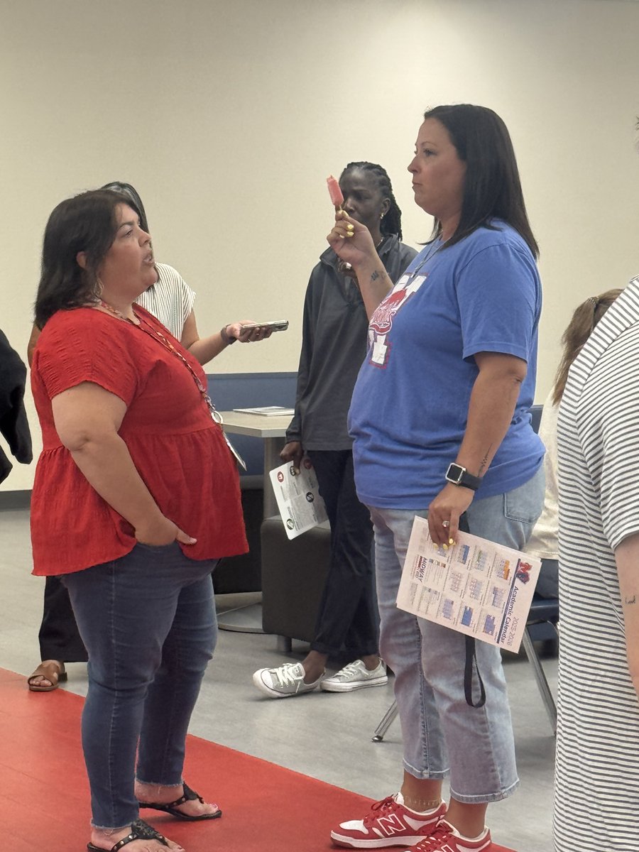 MidwayMS's tweet photo. π¦ Midway Middle teachers have been hard at work planning for our studentsβ return! We took a quick (and sweet) break to cool off with some popsicles! βοΈπβοΈ
#MidwayMiddle #TeacherLife #BackToSchoolPrep #PopsicleBreak #CoolDownAndPlan #MMSStrong https://t.co/ICg9K49Tpy