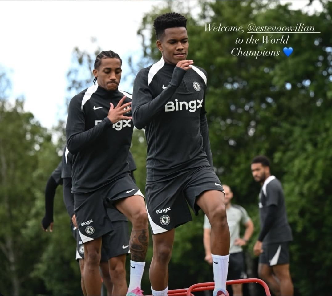 okoh (@okoh0255) on Twitter photo Joâo Pedro on IG:
🗣 "Welcome, Estevão to the World Champions. Joâo Pedro on IG:
🗣 "Welcome, Estevão to the World Champions.