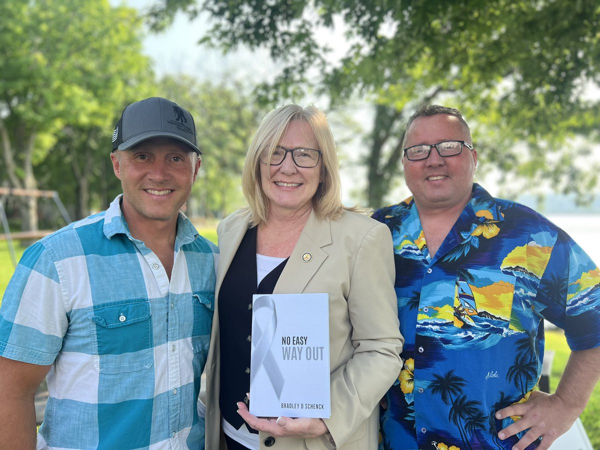 WISH GRANTED! A former Minnesota police officer battling brain cancer had one final wish: he wrote a book and wanted President Trump to sign it. 

After my podcast, Congresswoman Michelle Fischbach made it happen. Brad Schenck also received a special letter from the President.