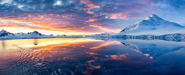 🚨 RUSSIA AND CHINA ARE ABOUT TO ANNEX… ANTARCTICA?! 🚨

They just (illegally) found half a trillion barrels of oil beneath the ice.

They're violating treaties.

And they're showing the world what's coming next—on the Moon.

You need to understand what's happening 🧵