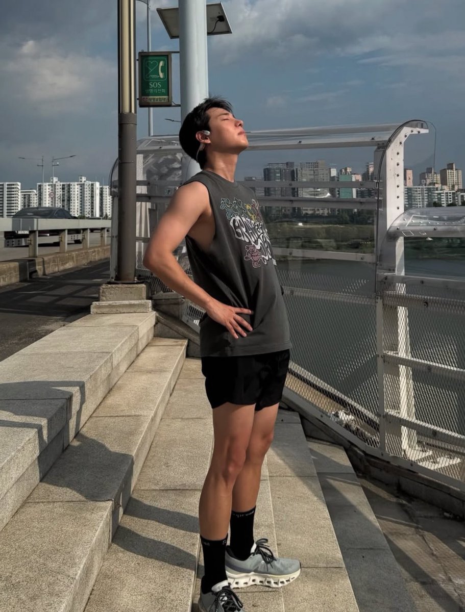honjanorayo's tweet photo. 몸이 진짜 예뻐서 좋아
골격도 예쁘게 타고났는데 또 정말 꾸준하게 열심히 운동해서 더 예쁘게 가꾼거라 그 과정까지가 전부 좋음 https://t.co/vdWhOauPfa