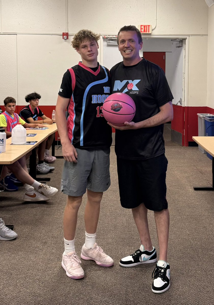 coachMinor3's tweet image. We had 3 Balln (@BallnToken3) Ball award winners at the #MaxHoops Elite Basketball School! 

It’s been great working with Balln, a revolutionary Blockchain project spreading connections and positive vibes worldwide! 

Pearce Atchley ~ South Medford, LJ Leland &amp;amp; Parx Johnston ~…