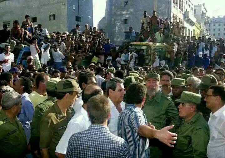 La fuerza de la moral es superior a la de las armas. Trinchera de ideas valen más que trincheras de piedra. Fidel tu presencia subyuga,alienta, esclarece. La Revolución es hija de tu ejemplo, aquel 5 de agosto de 1994 no fue diferente #CubaMined
#FidelViveEntreNosotros