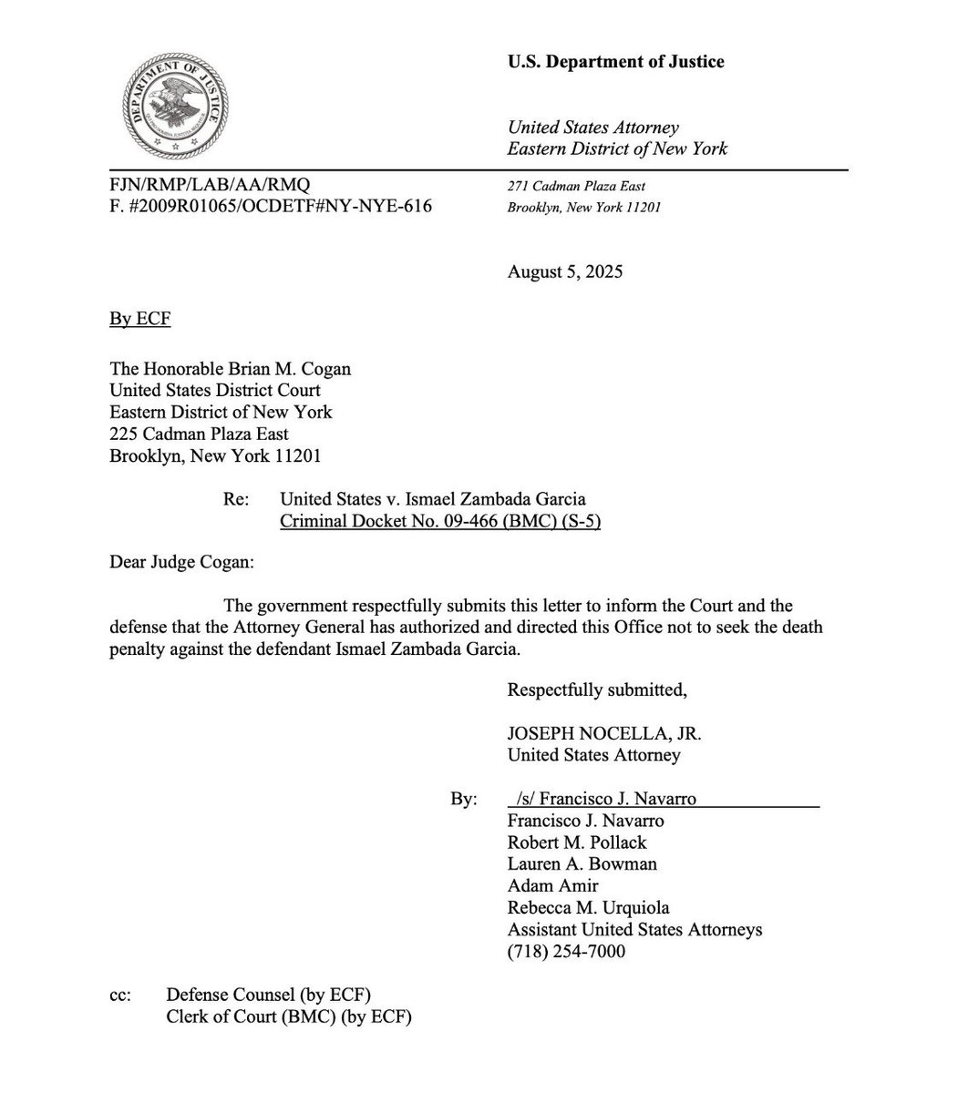 Son tres los capos mexicanos que hoy han recibido clemencia de parte del gobierno de Donald Trump.

No habrá pena de muerte ni para El Viceroy, ni para Caro Quintero, ni para El Mayo.

Trump El Magnánimo. 

La pregunta es... ¿Por qué?