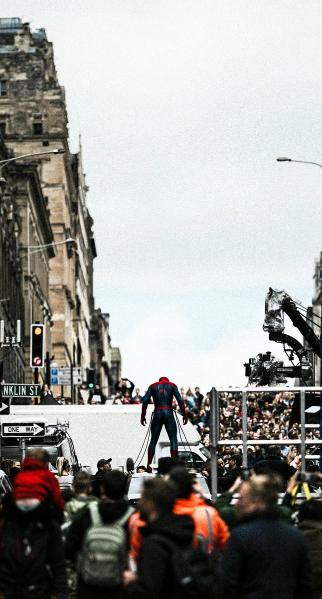 ¿Como una foto de rodaje puede emanar tanta aura?