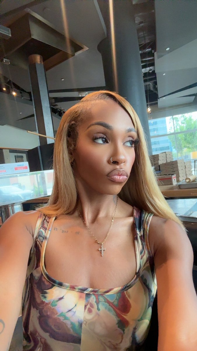 heyitsmEEchhh's tweet photo. Hey y’all I’m 31 today. 😘 https://t.co/rMJGAdfl2l
