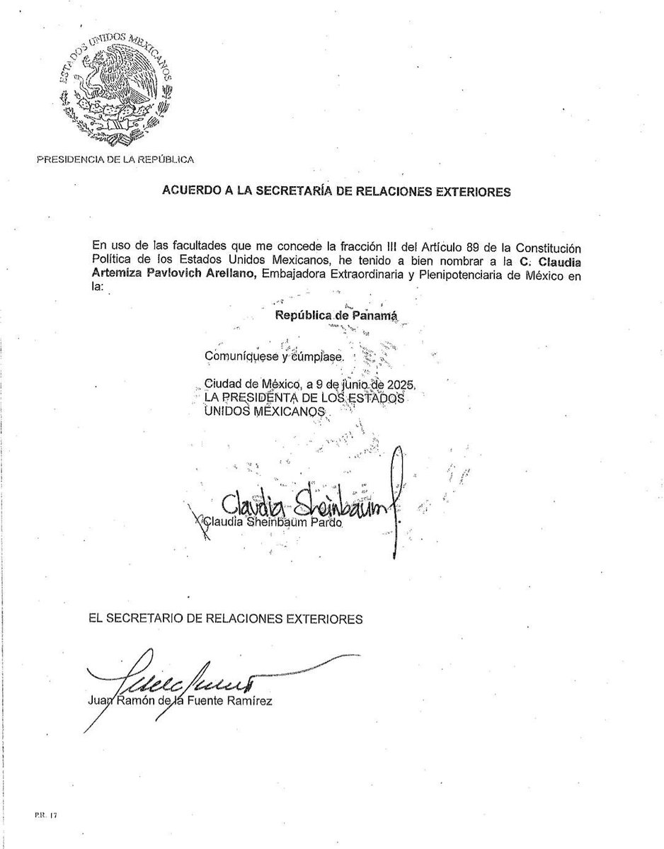 Lilly Téllez (@lillytellez) on Twitter photo La presidente <a href="/Claudiashein/">Claudia Sheinbaum Pardo</a> nombra a Claudia Pavlovich como embajadora en Panamá.
Premia a quien defendió a Sandra Lucía Téllez y demás dueños de la guardería ABC.
Hipócrita. La presidente <a href="/Claudiashein/">Claudia Sheinbaum Pardo</a> nombra a Claudia Pavlovich como embajadora en Panamá.
Premia a quien defendió a Sandra Lucía Téllez y demás dueños de la guardería ABC.
Hipócrita.