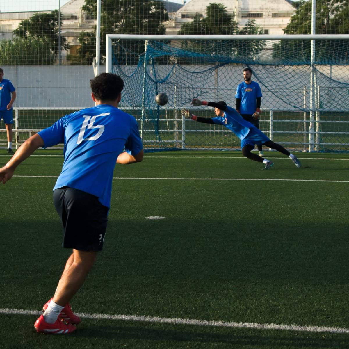 💪𝗝𝗼𝗿𝗻𝗮𝗱𝗮 𝗰𝗼𝗺𝗽𝗹𝗲𝘁𝗮𝗱𝗮 ✅
Preparados para el partido ⚽️💙

📸<a href="/Gonsot_Artist/">Pablo González</a>

#TorreblancaCF #OrgullososDeLlevarTuNombre