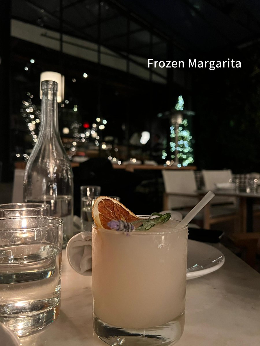 EllaKing1170's tweet image. Wrapped up work, headed to this magical spot. Fairy-lit patio, sipping Frozen Margarita—perfection. Little luxuries chase work grind away. Living beautifully, even weeknights 🍹​
#WorkToPlay #GlamorousEvenings #TreatYoSelf