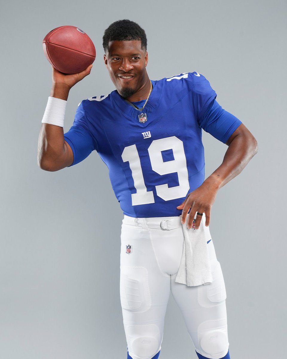 This the default pose on an adult size Halloween costume