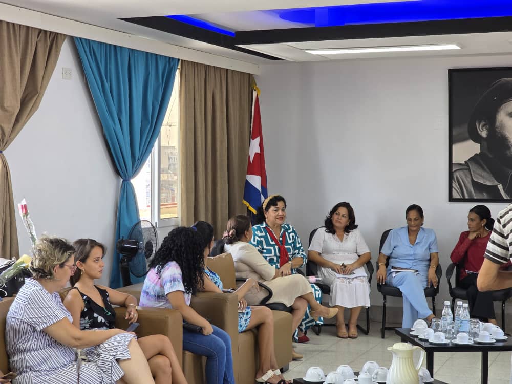TSupremoCU (@tsupremocu) on Twitter photo Excelente el panel "La justicia tiene rostro de mujer", desarrollado en el <a href="/TSupremoCU/">TSupremoCU</a> con la participación de representantes del sector jurídico y la Federación de Mujeres Cubanas, para enaltecer la labor de las mujeres en la construcción de una sociedad más igualitaria y justa. Excelente el panel "La justicia tiene rostro de mujer", desarrollado en el <a href="/TSupremoCU/">TSupremoCU</a> con la participación de representantes del sector jurídico y la Federación de Mujeres Cubanas, para enaltecer la labor de las mujeres en la construcción de una sociedad más igualitaria y justa.