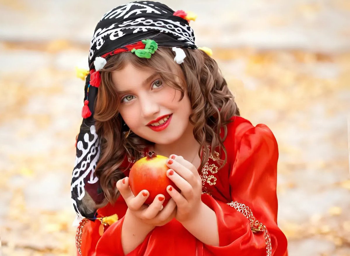 خنده رو از لب این معصوم گرفتن، بلکه ضحاک چند صباحی بیشتر حکومت کنه... #فرشته_احمدی