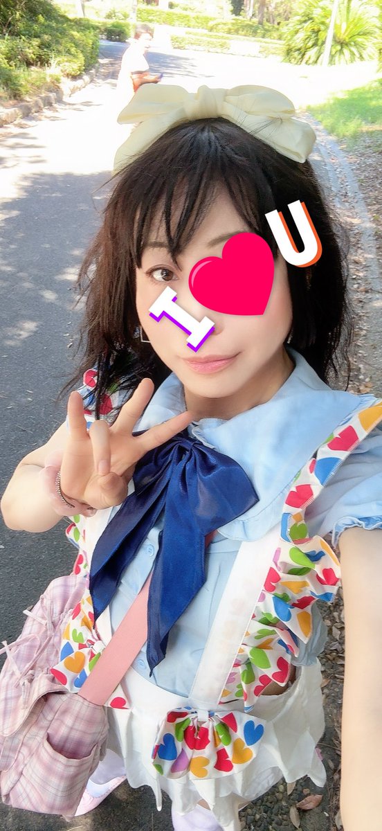 ロンパースでお出掛けしてきました〜🎵
I went out wearing a romper~🎵
もしかして…後ろの人…私のおむつに気付いてる…❓(｡>//<｡)💦
Maybe... the person behind me... noticed the diaper underneath my romper...❓(｡>//<｡)💦
#ABDL #おむつ