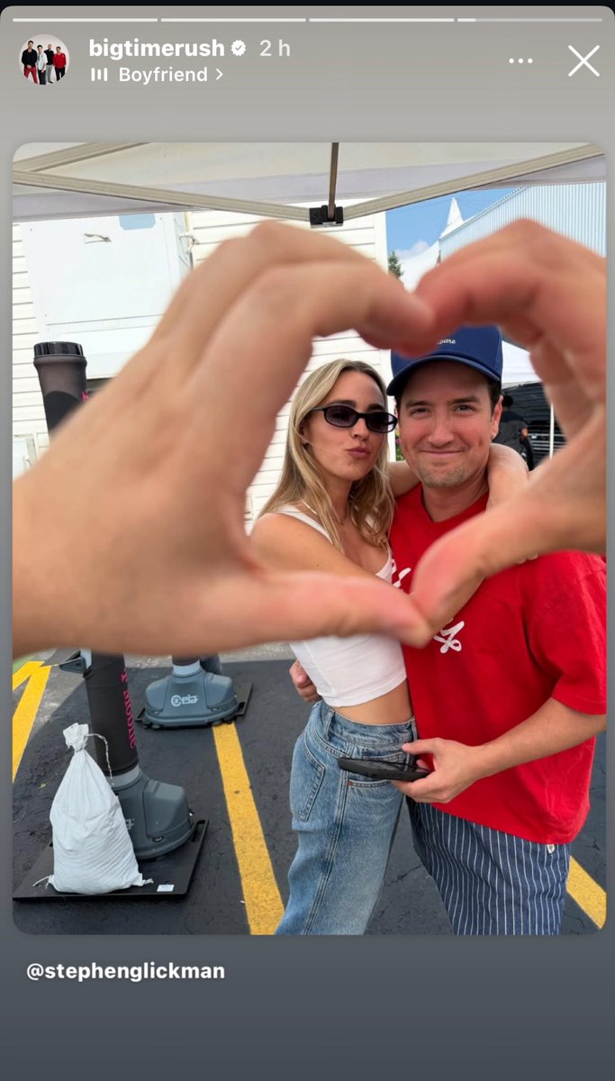 ooliwiaa_'s tweet photo. WAIT A MINUTE https://t.co/cFjX3DwdSr