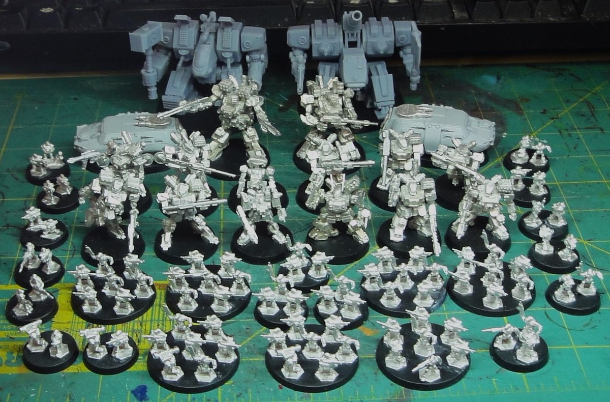 Stock Jaguar, Wild Ferret and Hunter Commando (Christmas 'Bowser' edition). Bowser's neural net is much more intelligent and personable than most gears, and he shows up a few places in the lore. Also, I'm pretty much finished building models, on to painting #heavygear