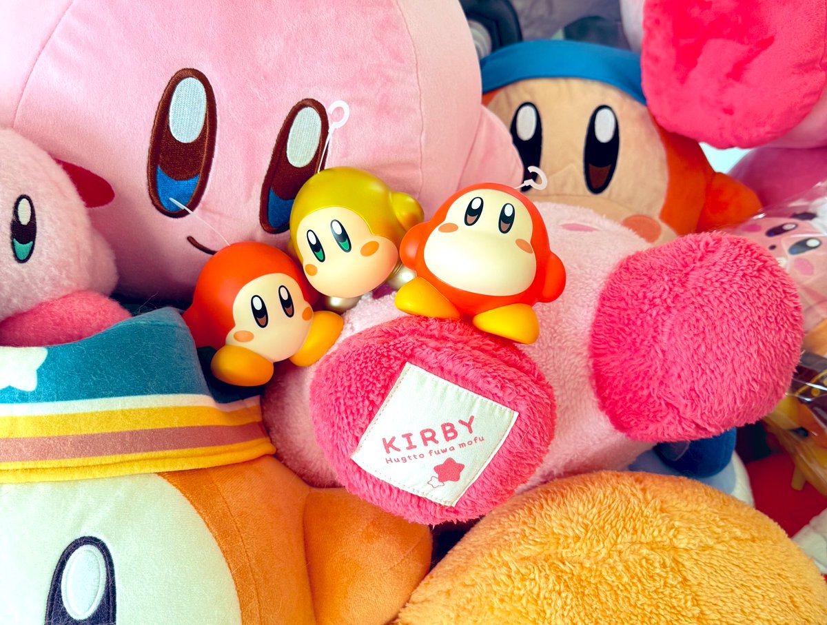 @shirakamifubuki: Part 1 of Iwanya and Kirby who are in our house⸜(*ˊᗜˋ*)⸝ There are lots of capsule toys on the shelf Hirukoon (^・ω・^§)ノ✨️ Tonight is scheduled to be streamed for an hour ⏰8pm Kirby Discovery I'll do my best again today💪🦊✨