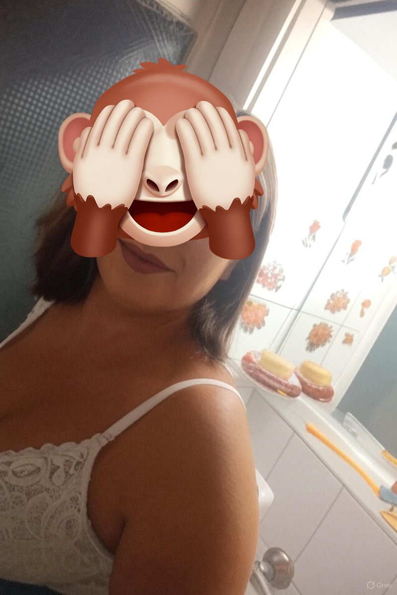 Günaydın lavaboya kalktım kahvemi içip yatıcam dün gece kocam kirletti beni temizlendim 🤭