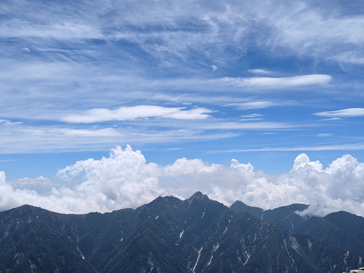 おはようございます☀
暑い日が続きますね。
涼を求めて富山県の #立山 に登山に行きました。
山頂付近は涼しくて、景色が綺麗でした！
#企業公式相互フォロー