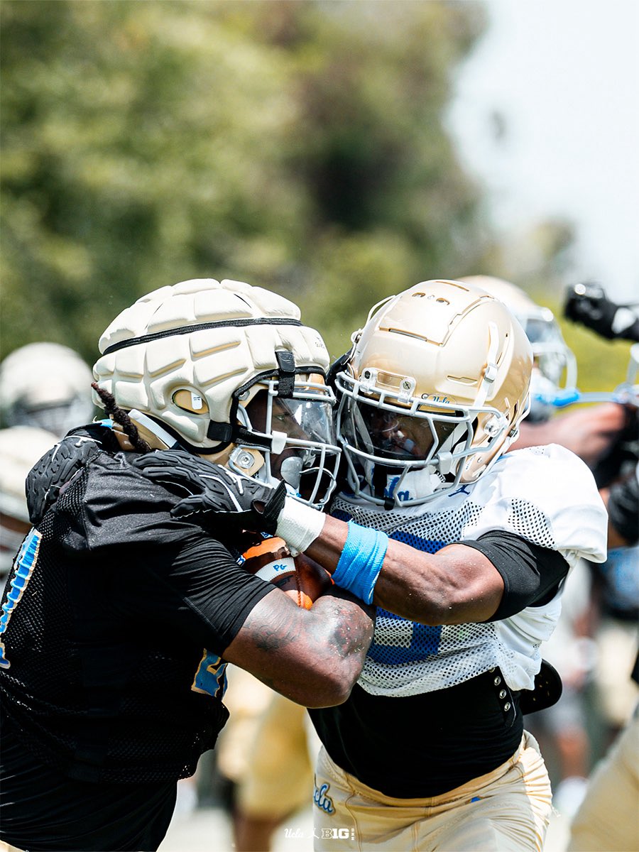 First day in full pads😤

#trainingcamp #DRE #DoMore