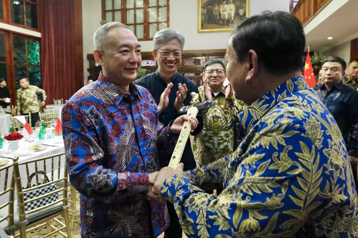 Menerima kunjungan Kepala Departemen Pengembangan Peralatan Komisi Militer Pusat Republik Rakyat Tiongkok, Jenderal Xu Xieqiang, dalam kunjungan kehormatannya ke Indonesia.

Dalam suasana hangat jamuan makan malam, kami berdiskusi mengenai penguatan teknologi militer—fokus utama