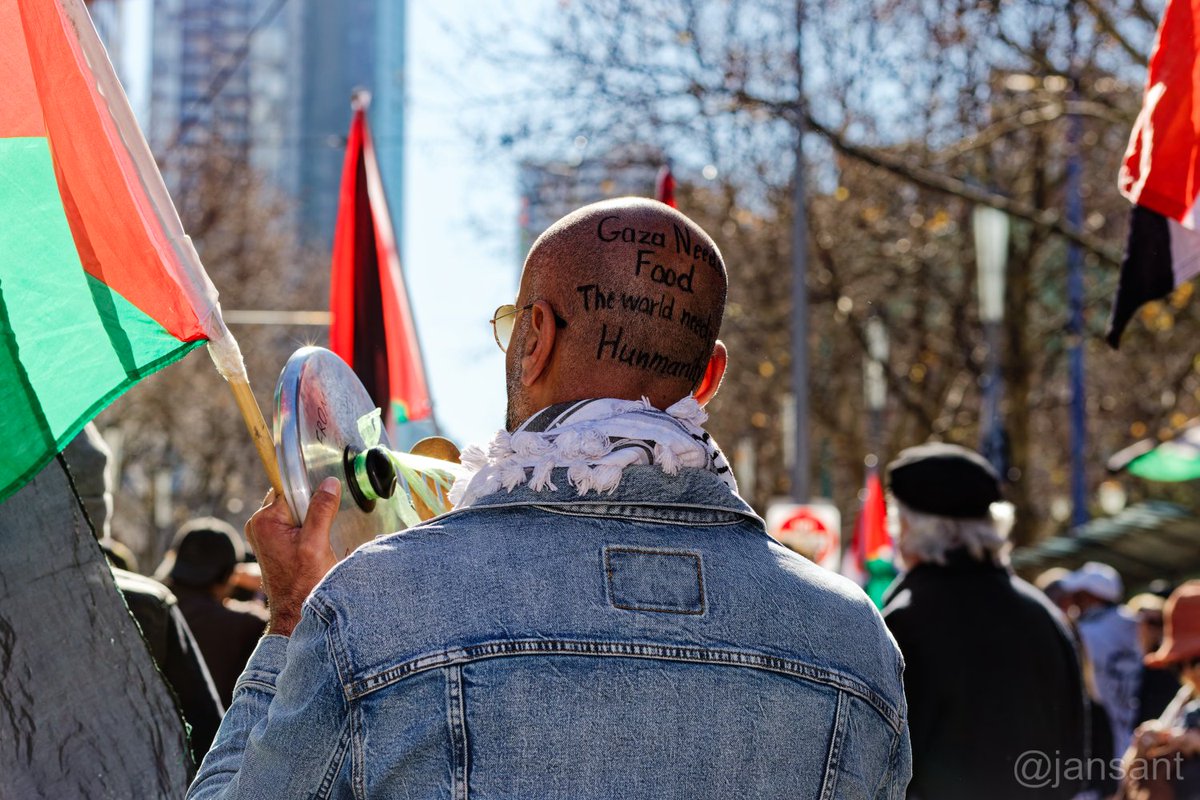 Jansant's tweet photo. #MarchForHumanity Melbourne
#auspol #spingst #GazaGenocide https://t.co/Rf0Jyprbsj