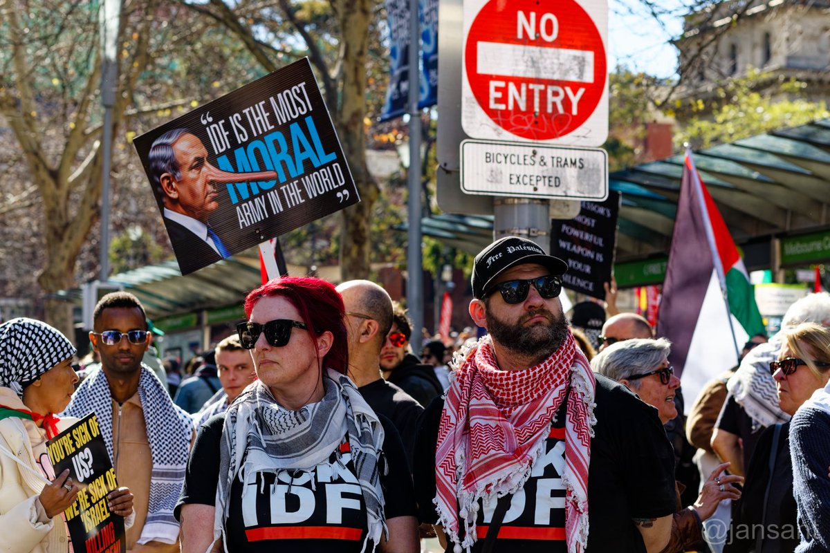 Jansant's tweet photo. #MarchForHumanity Melbourne
#auspol #spingst #GazaGenocide https://t.co/Rf0Jyprbsj
