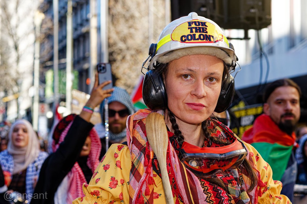 Jansant's tweet photo. #MarchForHumanity Melbourne
#auspol #spingst https://t.co/jSjGvKoMSg