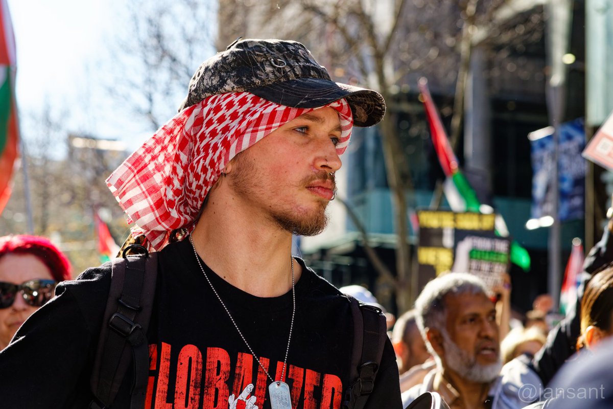 Jansant's tweet photo. #MarchForHumanity Melbourne
#auspol #spingst https://t.co/jSjGvKoMSg