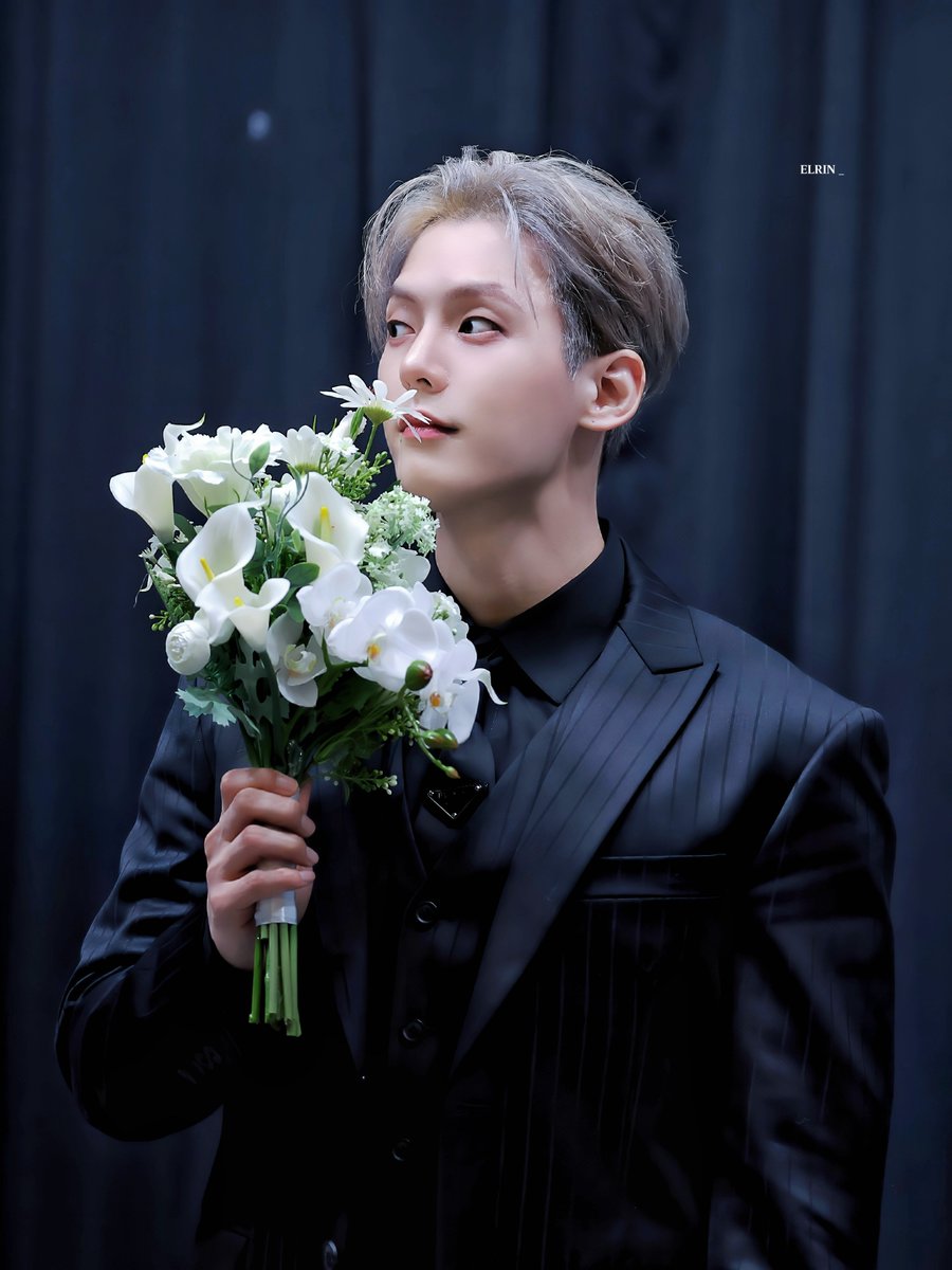 Elr_btob's tweet photo. 250802 Bora 대면 케이팝플래닛

💐

Take a picture @Kyul_Kyuri 

#비투비 #BTOB 
#이민혁 #LEEMINHYUK #HUTA #허타람찌
@btob2mh https://t.co/NUgGB9NxBi