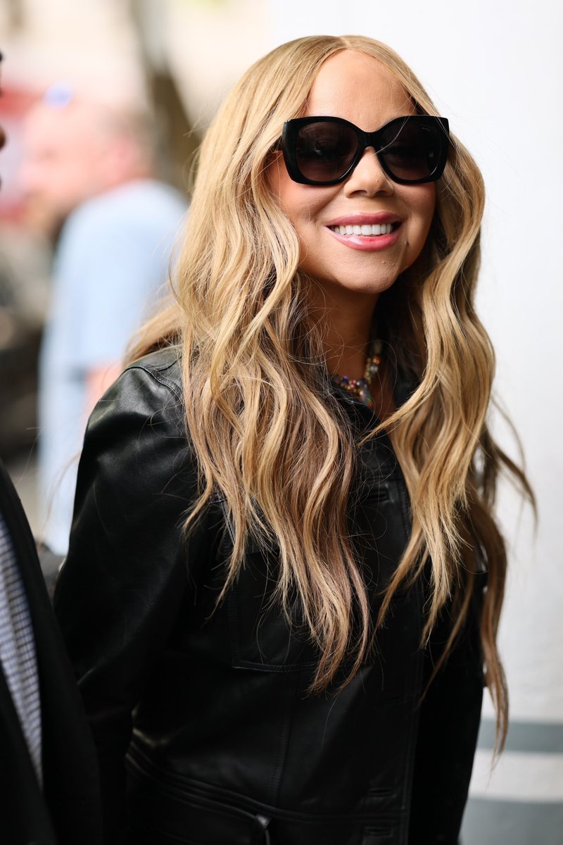 mariahnownet's tweet photo. Mariah spotted in London (08.05) https://t.co/e6kOeP8cxS