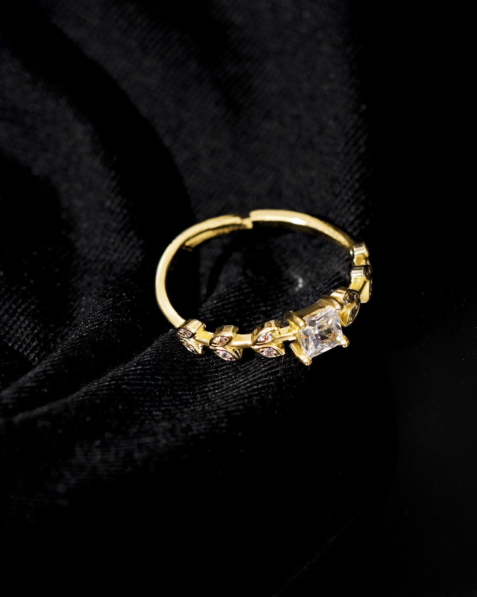 mikanajp's tweet image. Styled in stacks, sealed with promise. 💍✨

🔎 Fuhen Ring
🔎 Etanaru Ring
🔎 Hateshinai Ring
Check us here:
🛒 Lazada: s.lazada.com.ph/l.QC7
🛒 Shopee: shope.ee/6UvNlXVtyp
🛒 TikTok: vt.tiktok.com/ZSedF4WCo

#MikanaCarefreeLuxury #PromiseRingCollection