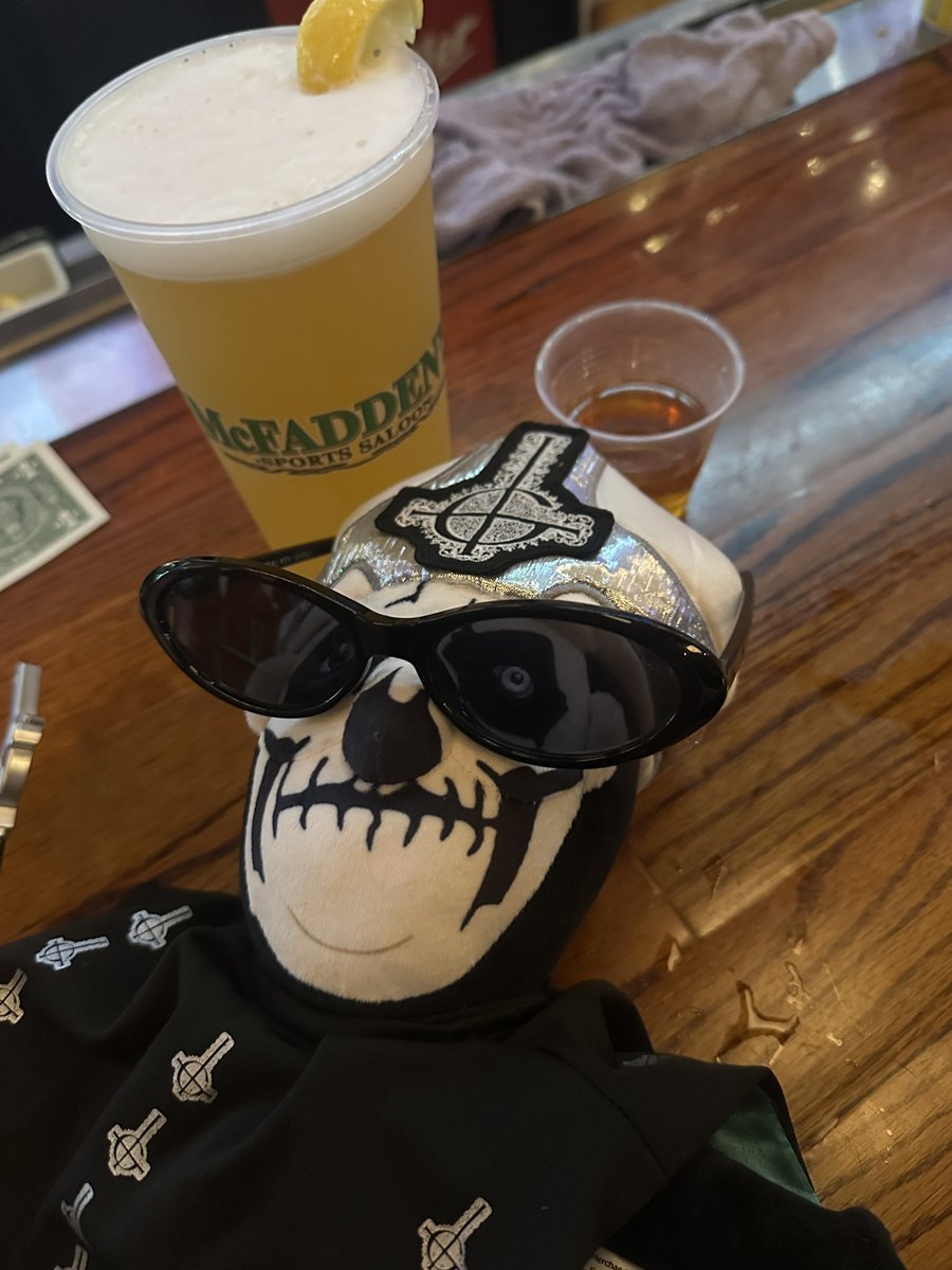 halcyonghouls's tweet image. Secondo partied too hard