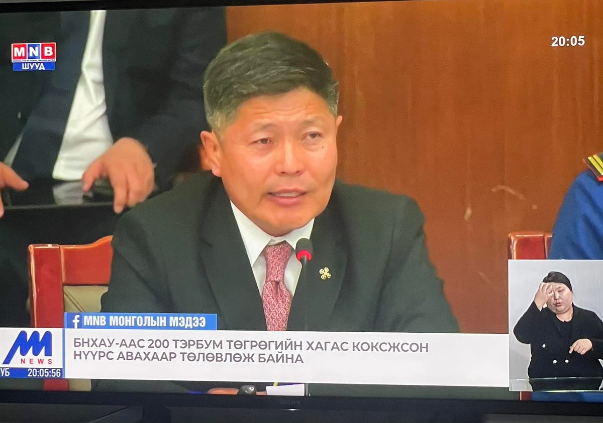 Өөрсдөө ухсан нүүрсээ хулгай хийж хил давуулчихаад түүнийгээ эргүүлээд худалдаж авдаг Монгол шиг ийм арчаагүй улс байдаг юмуу?