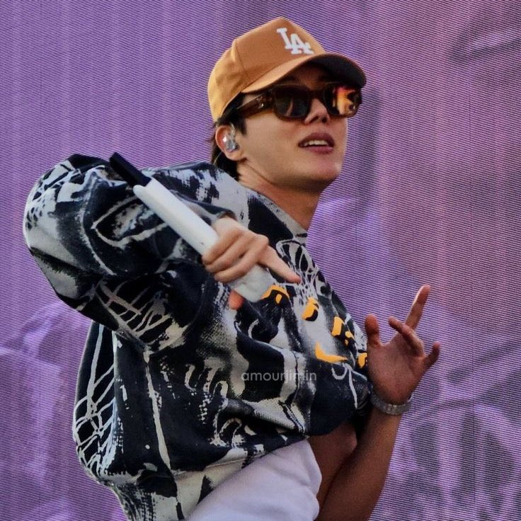 btschartsxdaily's tweet photo. 📊| #JHOPE was the 6th most followed kpop act on Instagram yesterday with 30.2k new followers!

CONGRATULATIONS J-HOPE https://t.co/KfRblzein5