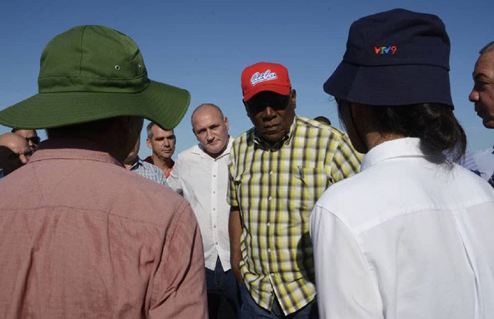 Angel Aragon Cesar (@angelaragonces1) on Twitter photo visitó el Vicepresidente de la República <a href="/SalvadorValdesM/">SalvadorVM</a>, áreas agrícolas en Pinar del Río, donde se desarrolla un programa cubano-vietnamita para la producción de arroz #Solidaridad #Cooperacion. visitó el Vicepresidente de la República <a href="/SalvadorValdesM/">SalvadorVM</a>, áreas agrícolas en Pinar del Río, donde se desarrolla un programa cubano-vietnamita para la producción de arroz #Solidaridad #Cooperacion.