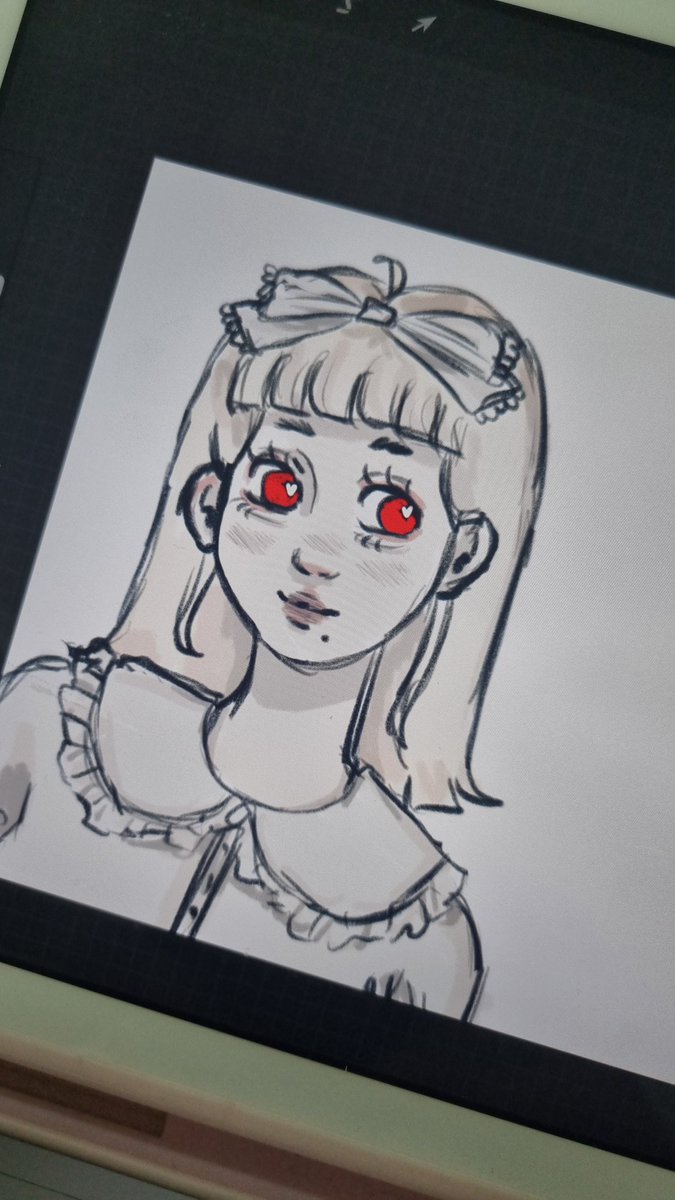 averysleepydoll's tweet photo. oi twitter, desculpa sumir ��

Tava desenhando em aula essa minha oc, ela ainda não tem nome, ela é uma lolita shiro bem maluca das ideias e eu adoro ela. Aceito sugestões de nomes inclusive <3 https://t.co/bQUWz4Qkyb