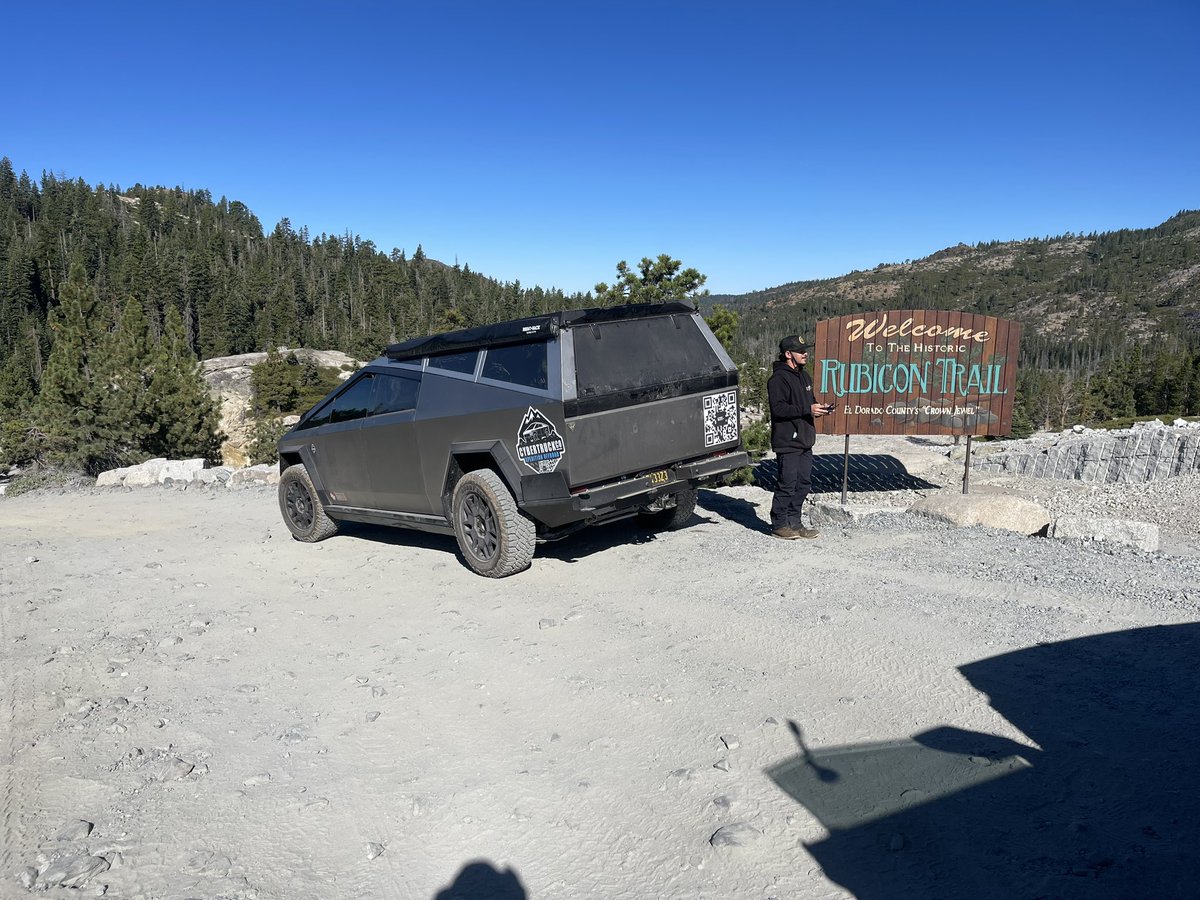 CYBERTRUCKco tweet media