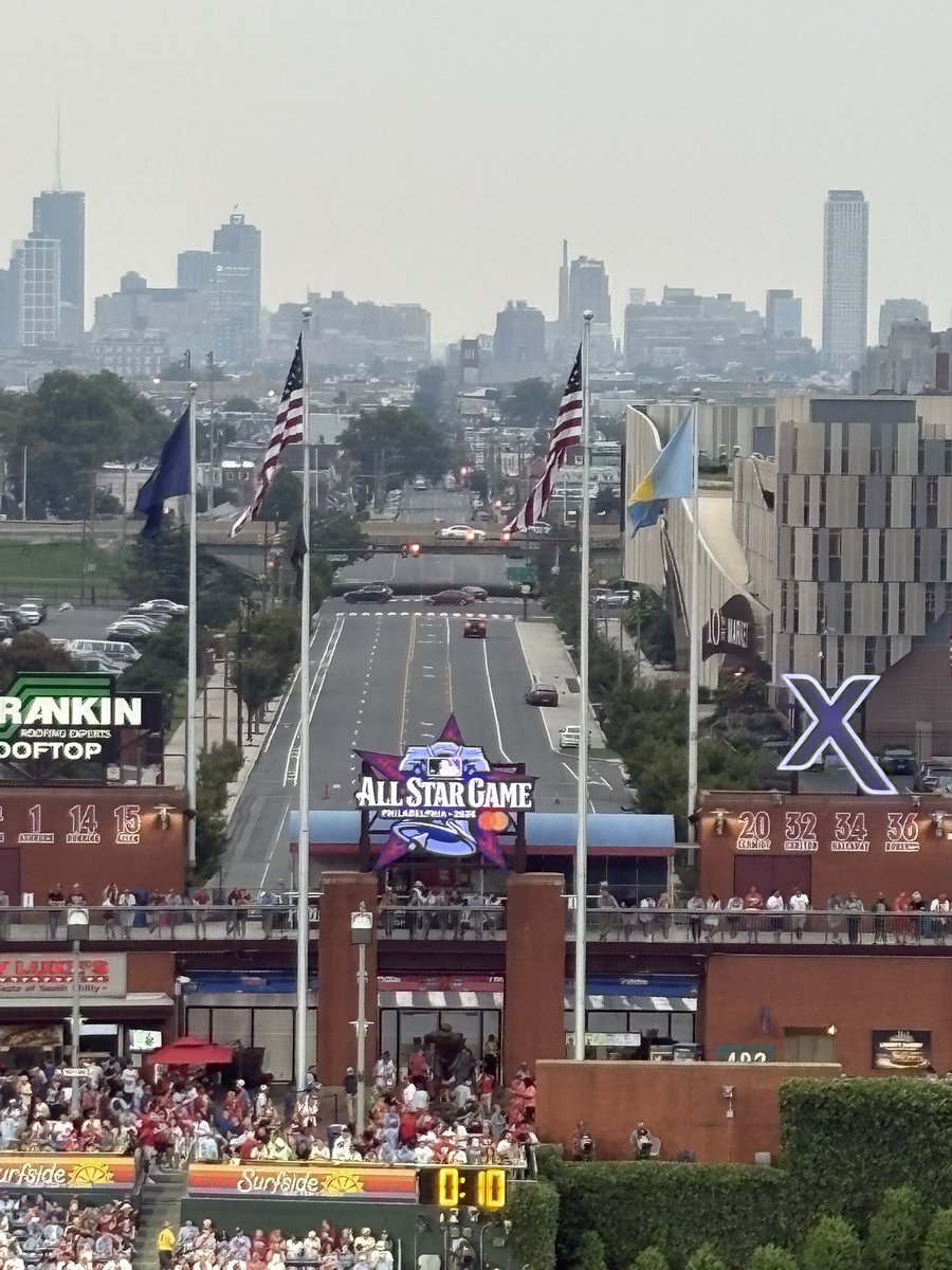 Missing the clock in center field 🥺 Can anybody tell me what time it is???