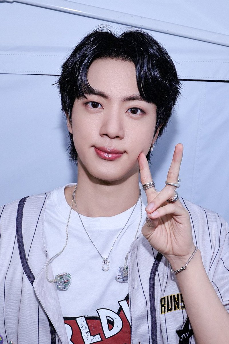 2025.8.6 오방
오늘의석진 셀카 포카사이즈 보정 공유.

사용시 마음❤️ &amp;  rt

#석진 #JIN 
#아이스모찌_공유