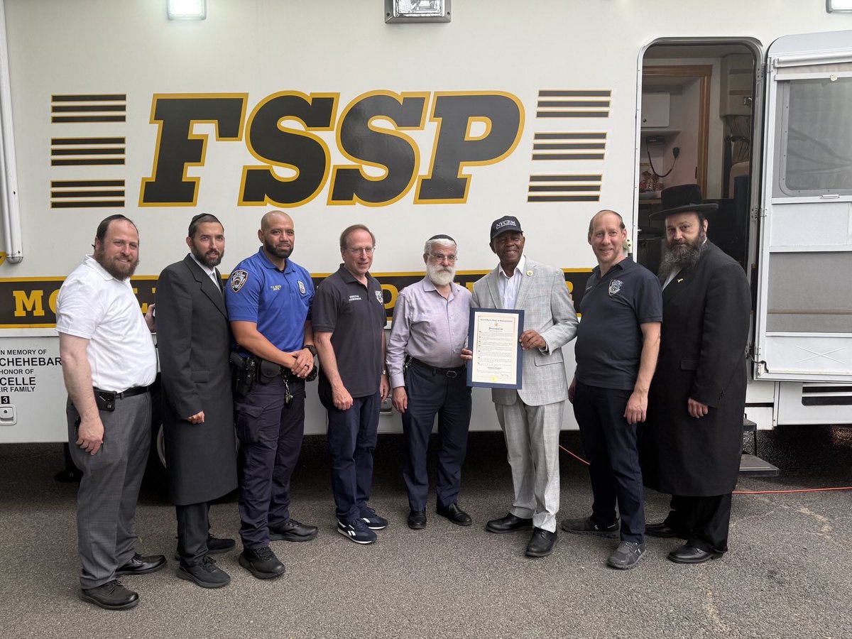 Simcha Eichenstein (@seichenstein) on Twitter photo At tonight’s National Night Out I joined hundreds of local residents in expressing appreciation to our local law enforcement officers of <a href="/NYPD66Pct/">NYPD 66th Precinct</a> and <a href="/NYPD70Pct/">NYPD 70th Precinct</a> who work tirelessly to keep us safe and secure throughout the year. At tonight’s National Night Out I joined hundreds of local residents in expressing appreciation to our local law enforcement officers of <a href="/NYPD66Pct/">NYPD 66th Precinct</a> and <a href="/NYPD70Pct/">NYPD 70th Precinct</a> who work tirelessly to keep us safe and secure throughout the year.