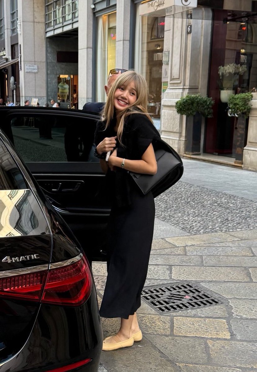 ยัยน้องลิดน่ารักมาก💞

#LISA <a href="/wearelloud/">LLOUD</a>