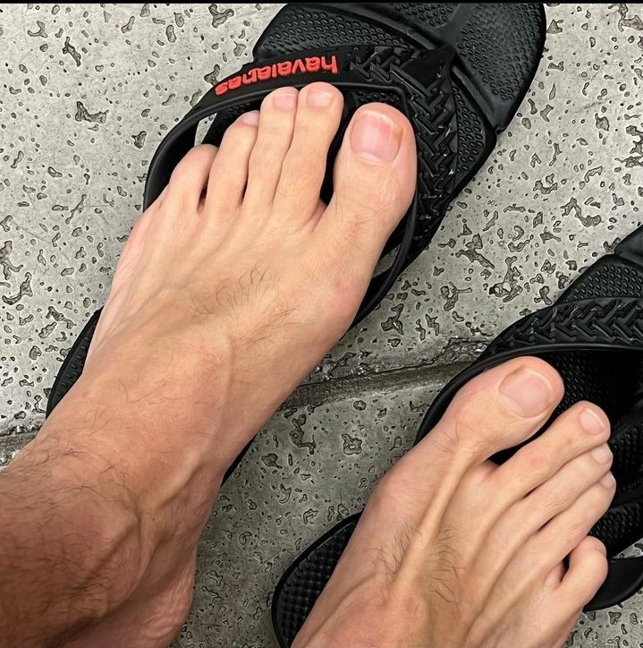 Instagram: clubedope2
.
.
#feet #feetman #feetboy #pesmasculinos #barefeet #barefoot #malefeet #flipflop #malefootworship #pesdehomem #pedemacho #podolatria #malefeetworship #guyfoot #guyfeet #podolatriamasculina #malefeetfetish #malefoot #feetporn #footporn #foot #gayfeet #gay