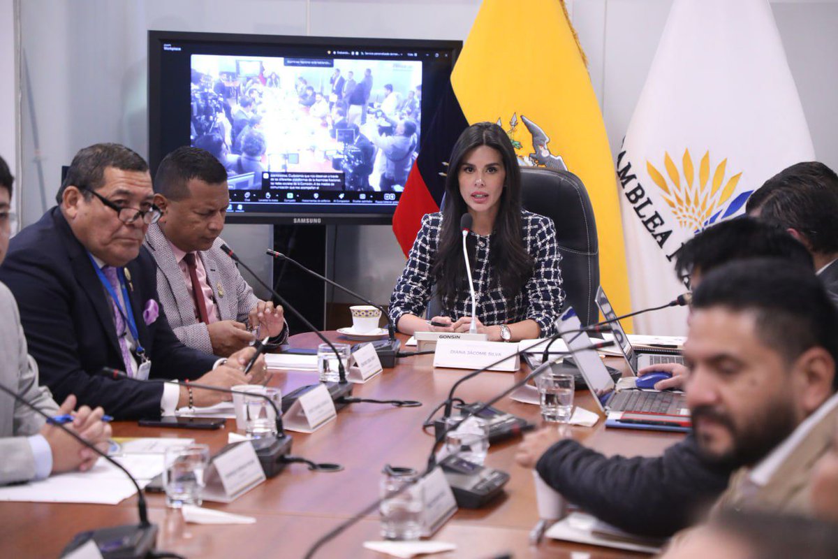 #AsambleaEc2025 | <a href="/ParticipacionAN/">Comisión de Transparencia, Participación Ciudadana</a> instala la sesión N°018. 

Sigue su desarrollo en vivo ▶️facebook.com/share/v/176T8z…