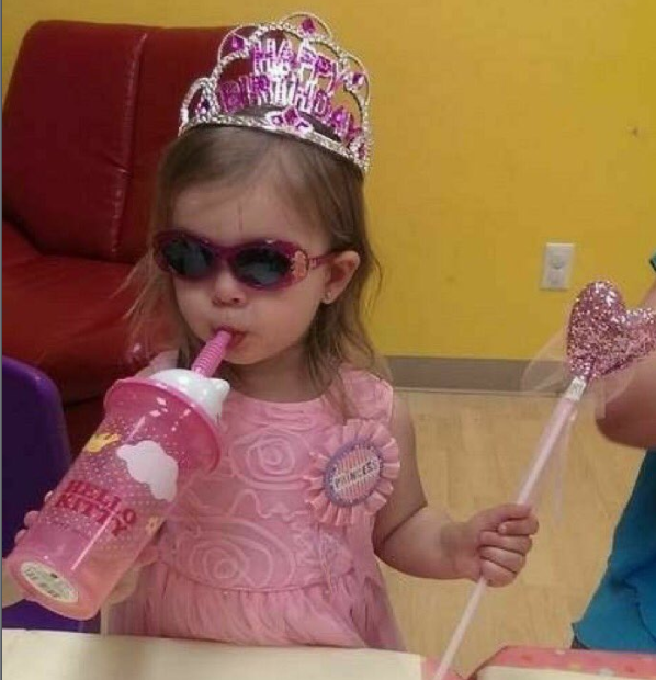 las chicas cuando cumplen nuestros caprichos