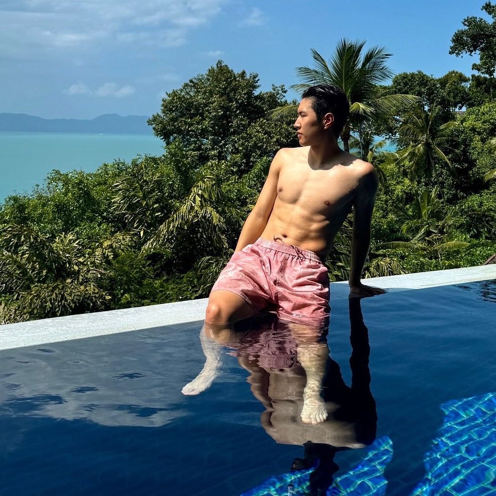 그 옷 위아래 세트 아니지 강인아