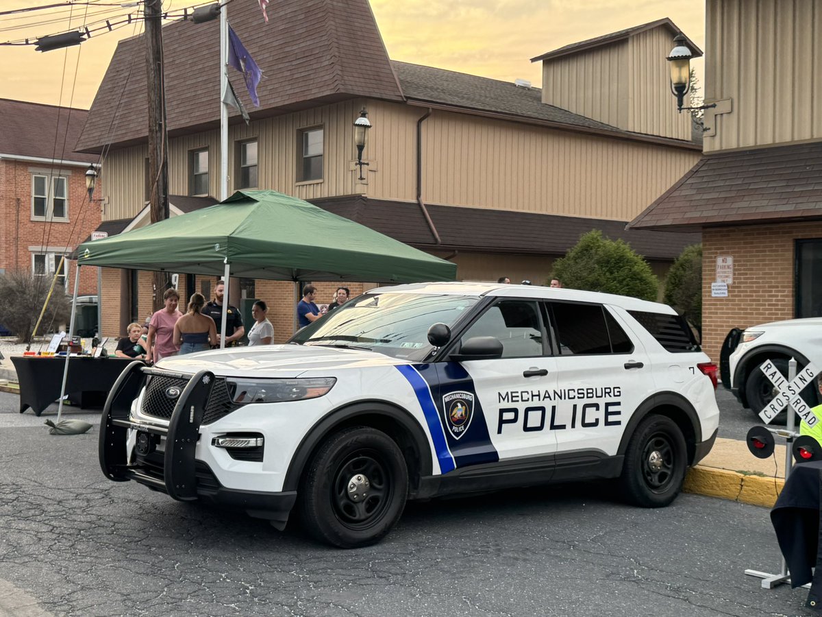 RepDelozier's tweet image. The first #NNO for Mechanicsburg’s Boro tonight.  Lots of food and fun in downtown. Glad to have a legislative table at the event, help promote our community and thank our first responders.