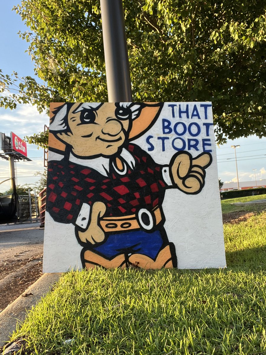 🆓 That Boot Store painting in the Lowe’s parking lert. 🥾😅🇺🇸
