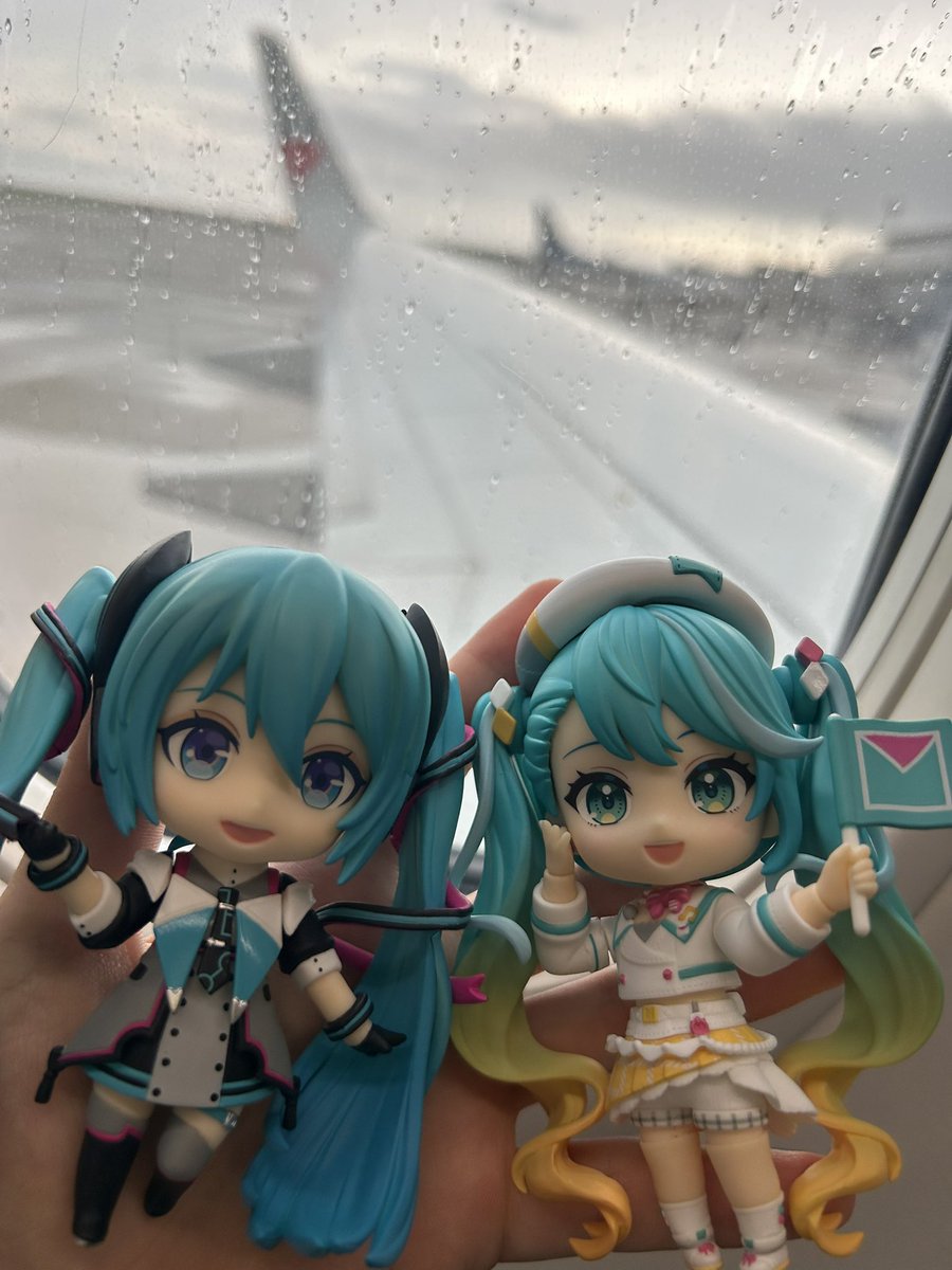 お初の飛行機✨
カレーちゃんは雪ミクから帰る時に乗ってるから先輩だね！
